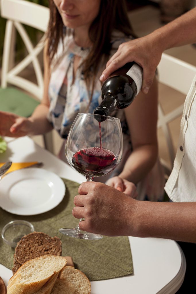 ססדנאות יין והיסטוריה בארץ : מסע מרתק דרך הזמן והטעם